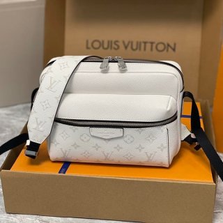 定番ルイヴィトン コピー メンズ メッセンジャーバック vui24165 定番ルイヴィトン コピー メンズ メッセンジャーバック vui24165