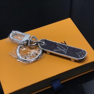 《ギフトに》ルイヴィトン コピー サックカリ キーホルダー チャーム vuj84024 《ギフトに》ルイヴィトン コピー サックカリ キーホルダー チャーム vuj84024