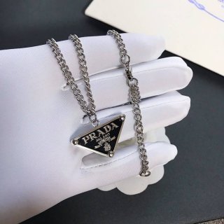 新作 プラダ シンボル ネックレス 本物 送料込 pud59015 新作 プラダ シンボル ネックレス 本物 送料込 pud59015