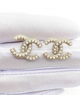 入手困難シャネル 本物 CCロゴ レジン & ストラス ピアス she43849 入手困難シャネル 本物 CCロゴ レジン & ストラス ピアス she43849