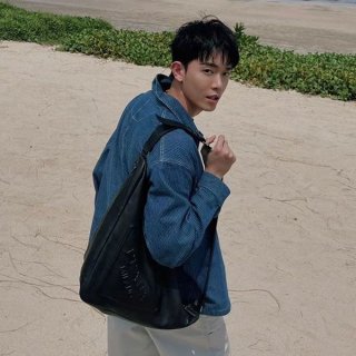 希少色 プラダ トライアングル キャンバスバッグ 本物 2VY007 希少色 プラダ トライアングル キャンバスバッグ 本物 2VY007