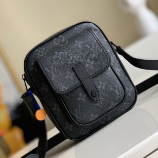 【大人気】ルイヴィトン クリストファーウェアラブルウォレット vuv71653 【大人気】ルイヴィトン クリストファーウェアラブルウォレット vuv71653