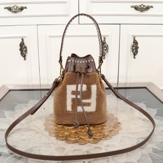 最安値挑戦フェンディ モントレゾール もこもこ コピー シープスキン ミニバッグ fec80818 最安値挑戦フェンディ モントレゾール もこもこ コピー シープスキン ミニバッグ fec80818