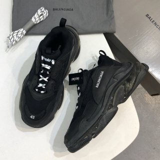 可愛い 新入荷【バレンシアガ スニーカー 本物】 TRIPLE S ダッドスニーカー バニラ トリプルs ban70903 可愛い 新入荷【バレンシアガ スニーカー 本物】 TRIPLE S ダッドスニーカー バニラ トリプルs ban70903