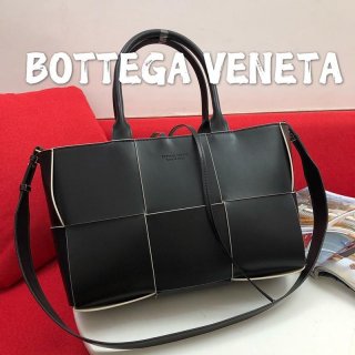 完売必至ボッテガヴェネタ ザアルコ トート 本物 ブラック/ホワイト bot89432 完売必至ボッテガヴェネタ ザアルコ トート 本物 ブラック/ホワイト bot89432