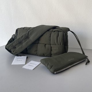 21秋冬新作ボッテガヴェネタ パデッド テック カセット 本物 ミリタリーグリーン boo62818