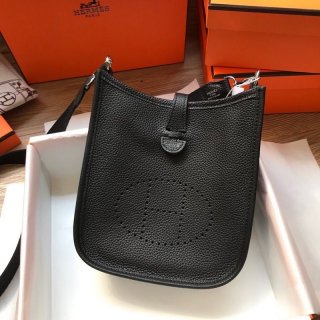 ☆超人気☆エルメス エヴリンミニ 16 TPM コピー ノワール シルバーhe26063 ☆超人気☆エルメス エヴリンミニ 16 TPM コピー ノワール シルバーhe26063