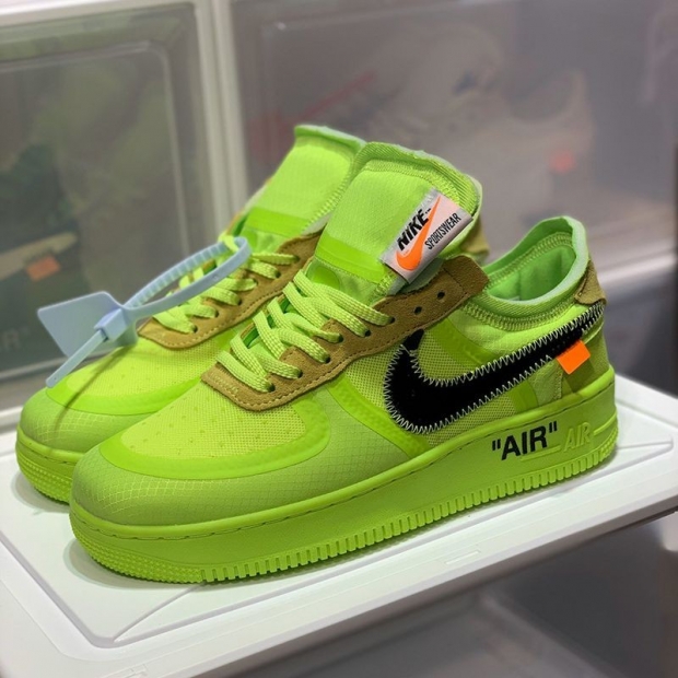【日本未発売】履き心地オフホワイト×ナイキ 本物 エアフォース1 ロー ボルト エアフォースワン AF1 AO4606-700