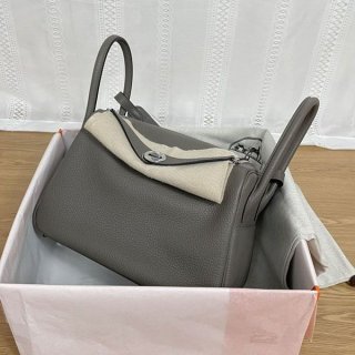 エルメス リンディ26 Lindyシルバー トリヨンクレマンス erd75860 エルメス リンディ26 Lindyシルバー トリヨンクレマンス erd75860
