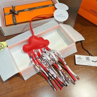 ☆超人気☆petit h どの色になるかはお楽しみ 手作りエルメスCloudチャーム 激安 H108 ☆超人気☆petit h どの色になるかはお楽しみ 手作りエルメスCloudチャーム 激安 H108