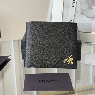 プラダ★ギフトにも人気 サフィアーノ メタルロゴ 折りたたみ財布 pug17385 プラダ★ギフトにも人気 サフィアーノ メタルロゴ 折りたたみ財布 pug17385