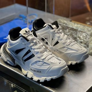 素敵な バレンシアガ アディダス コラボ Triple Sスニ-カ- コピー bay72632 素敵な バレンシアガ アディダス コラボ Triple Sスニ-カ- コピー bay72632
