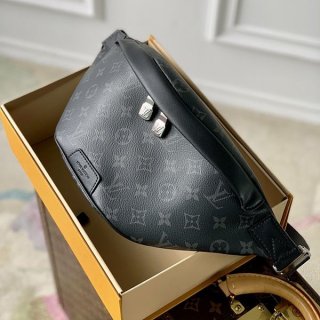入手困難ルイヴィトン ディスカバリーバムバッグ コピー PM M46035 入手困難ルイヴィトン ディスカバリーバムバッグ コピー PM M46035