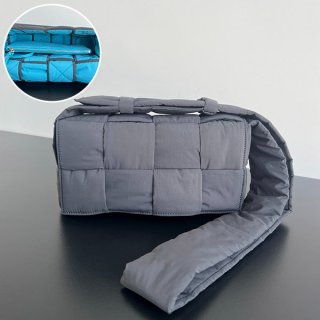 大人気!ボッテガヴェネタ パデッド テック カセット 本物 bon94446 大人気!ボッテガヴェネタ パデッド テック カセット 本物 bon94446