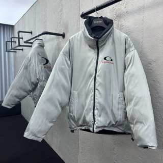 人気No1 バレンシアガ コクーン キック リバーシブル パファー ジャケット 本物 bah90716 人気No1 バレンシアガ コクーン キック リバーシブル パファー ジャケット 本物 bah90716