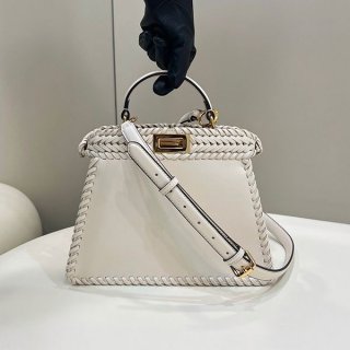 入手困難品!フェンディ ピーカブー イゼー 本物ショルダーバッグ feo26203 入手困難品!フェンディ ピーカブー イゼー 本物ショルダーバッグ feo26203