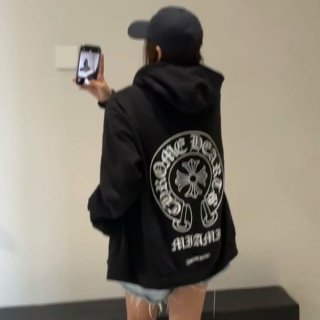 入手困難クロムハーツ n級品 ホースシューロゴ スエットパーカー Kum82735 入手困難クロムハーツ n級品 ホースシューロゴ スエットパーカー Kum82735