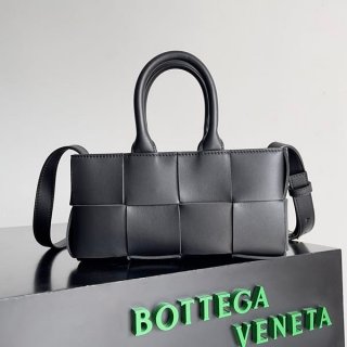 ★日本!!人気!ボッテガ ヴェネタ ミニ イーストウエスト アルコ トートバッグ コピー bor79019 ★日本!!人気!ボッテガ ヴェネタ ミニ イーストウエスト アルコ トートバッグ コピー bor79019