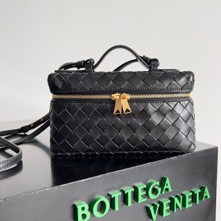 確保済みボッテガ ヴェネタ ストラップ付き バニティーケース カーフ 本物 bof47171 確保済みボッテガ ヴェネタ ストラップ付き バニティーケース カーフ 本物 bof47171