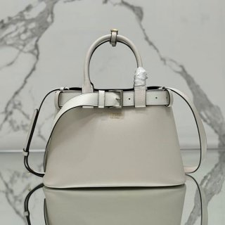 ギフトに最適プラダ 本物 バックル ミディアム レザー ハンドバッグ puy01837