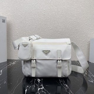送料込 プラダ★セール!軽量ナイロンショルダーバック本物 1BD953 送料込 プラダ★セール!軽量ナイロンショルダーバック本物 1BD953