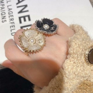 【店舗でも在庫わずか!】シャネル カメリア リング コピーABC228 B14733 【店舗でも在庫わずか!】シャネル カメリア リング コピーABC228 B14733