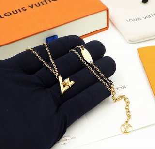 送料込ルイヴィトン 本物 パンダンティフ LV ヴォルト ワン PM ネックレス 3色 Q93805
