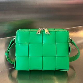 ボッテガヴェネタ カセット カメラバッグ コピー bon08251 ボッテガヴェネタ カセット カメラバッグ コピー bon08251