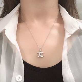 可愛いシャネル 本物 CCロゴ ネックレスペンダント シルバー shg58238 可愛いシャネル 本物 CCロゴ ネックレスペンダント シルバー shg58238
