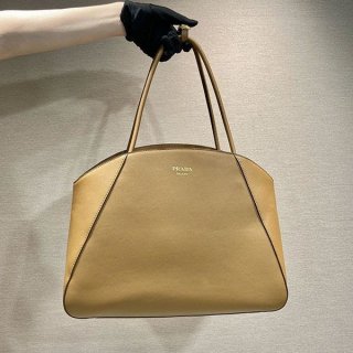 目を惹くカラー プラダ ラージ レザー トートバッグ pui21265 目を惹くカラー プラダ ラージ レザー トートバッグ pui21265