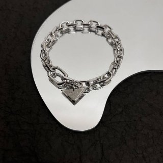 定番 プラダ ロゴトライアングル ブレスレット 【人気商品】 pul92500 定番 プラダ ロゴトライアングル ブレスレット 【人気商品】 pul92500