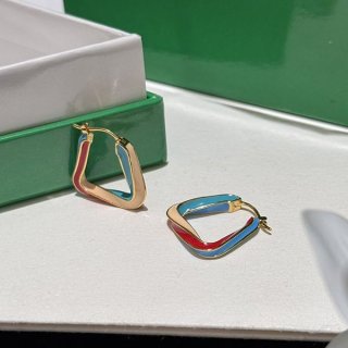 おすすめ ボッテガヴェネタ 本物 トライアングルフープピアス bos95914 おすすめ ボッテガヴェネタ 本物 トライアングルフープピアス bos95914