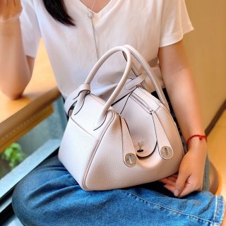 【収納力抜群の2wayバッグ】エルメス コピー リンディ26 バッグ erf61035 【収納力抜群の2wayバッグ】エルメス コピー リンディ26 バッグ erf61035