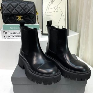 ★日本!!人気!バレンシアガ レディース トラクター 20MM ブーツ コピー 641399WA8E91000 ★日本!!人気!バレンシアガ レディース トラクター 20MM ブーツ コピー 641399WA8E91000