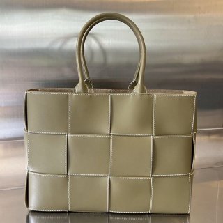 お洒落にボッテガヴェネタ レザー ハンドバッグ 本物 boo51039