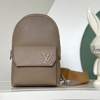 即発送ルイヴィトン パイロット スリングバッグ ブラック 本物 vui05257 即発送ルイヴィトン パイロット スリングバッグ ブラック 本物 vui05257