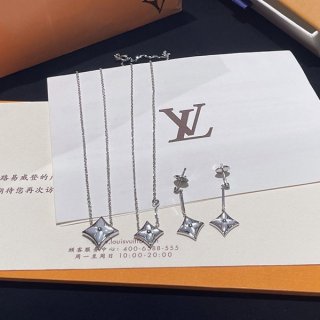 ルイヴィトン 本物 パンダンティフ スター ブロッサム BB vut24867 ルイヴィトン 本物 パンダンティフ スター ブロッサム BB vut24867