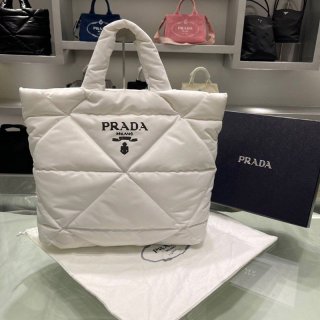 秋冬新作【プラダ】パデッド Re Nylon 本物トートバッグ リナイロン pug24528 秋冬新作【プラダ】パデッド Re Nylon 本物トートバッグ リナイロン pug24528