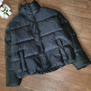 激安価格！バレンシアガ モノグラム 本物 ダウンジャケット bar01561
