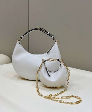 高品質フェンディ グラフィー 本物 レザーチャーム fec07230 高品質フェンディ グラフィー 本物 レザーチャーム fec07230