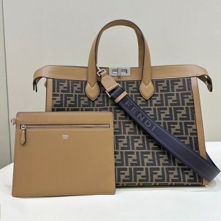 フェンディ ピーカブー コピーアイシーユー ラージ ハンドバッグ fey77153 フェンディ ピーカブー コピーアイシーユー ラージ ハンドバッグ fey77153
