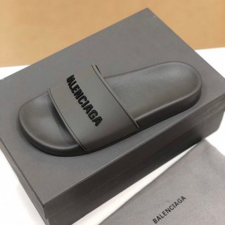 累積売上総額第1位!バレンシアガ 本物 プール スライド サンダル bas95480 累積売上総額第1位!バレンシアガ 本物 プール スライド サンダル bas95480
