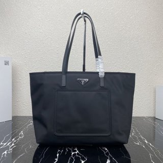 希少プラダ Re-Nylon トートバッグ 本物 レザー ロゴ pum25160 希少プラダ Re-Nylon トートバッグ 本物 レザー ロゴ pum25160