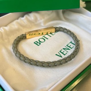 すぐ届ボッテガ ヴェネタ コピー ブレイド レザー ブレスレット boq94218 すぐ届ボッテガ ヴェネタ コピー ブレイド レザー ブレスレット boq94218