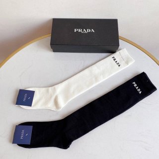 ギフトに最適 プラダ ソックス 本物 2足セット pui52696 ギフトに最適 プラダ ソックス 本物 2足セット pui52696
