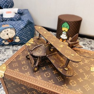 ルイヴィトン モノグラム 飛行機 本物 装飾品 vuy69153 ルイヴィトン モノグラム 飛行機 本物 装飾品 vuy69153
