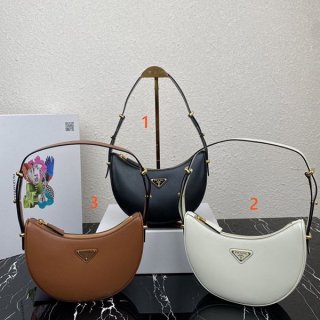 追跡付 プラダ アーケ レザーショルダーバッグ コピー puf02546 追跡付 プラダ アーケ レザーショルダーバッグ コピー puf02546