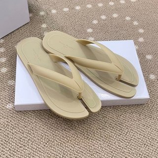 すぐ届メゾン マルジェラ 本物 tabi スプリットトゥ トングサンダル Mag25571 すぐ届メゾン マルジェラ 本物 tabi スプリットトゥ トングサンダル Mag25571