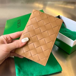 ボッテガヴェネタ 本物 パスポートケース boj94811 ボッテガヴェネタ 本物 パスポートケース boj94811