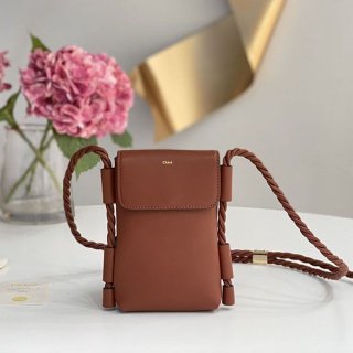 送料込 クロエ KEY 本物 スマホポーチ シャイニーカーフスキン製フラップ付き chp41943 送料込 クロエ KEY 本物 スマホポーチ シャイニーカーフスキン製フラップ付き chp41943
